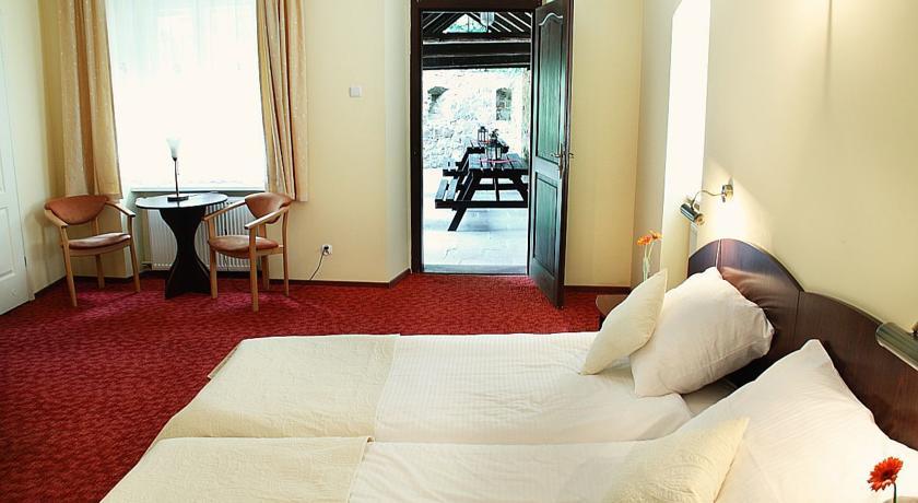 Przy Oslej Bramie Hotel Wałbrzych Kültér fotó