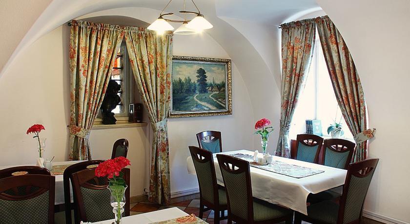 Przy Oslej Bramie Hotel Wałbrzych Kültér fotó
